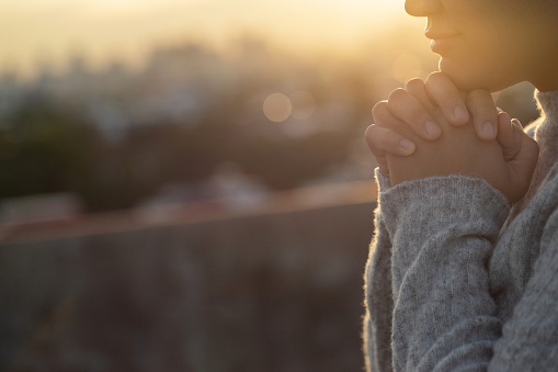 Detail Free Images Of Praying Hands Request Nomer 4
