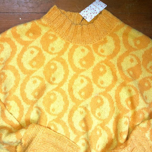 Detail Free People Yin Yang Sweater Nomer 3