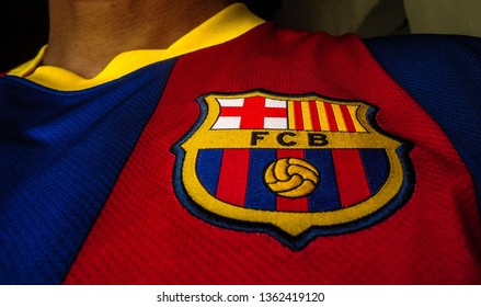 Detail Futbol Club Barcelona Escudo Nomer 45