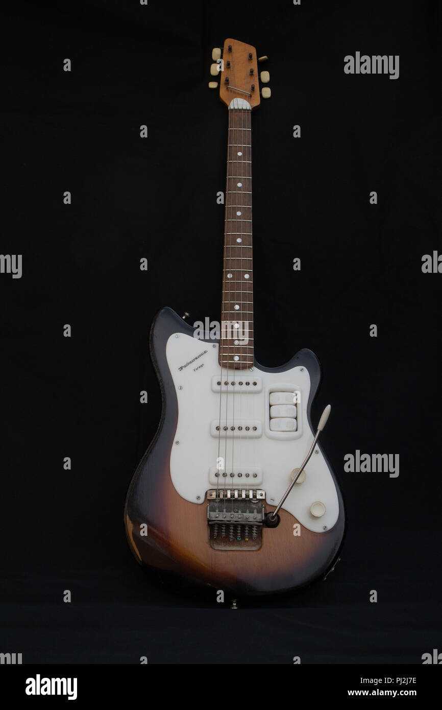 Detail Futurama 3 Guitar Nomer 24
