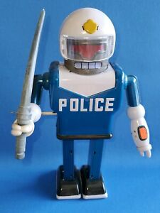 Detail Futurama Police Robot Nomer 11