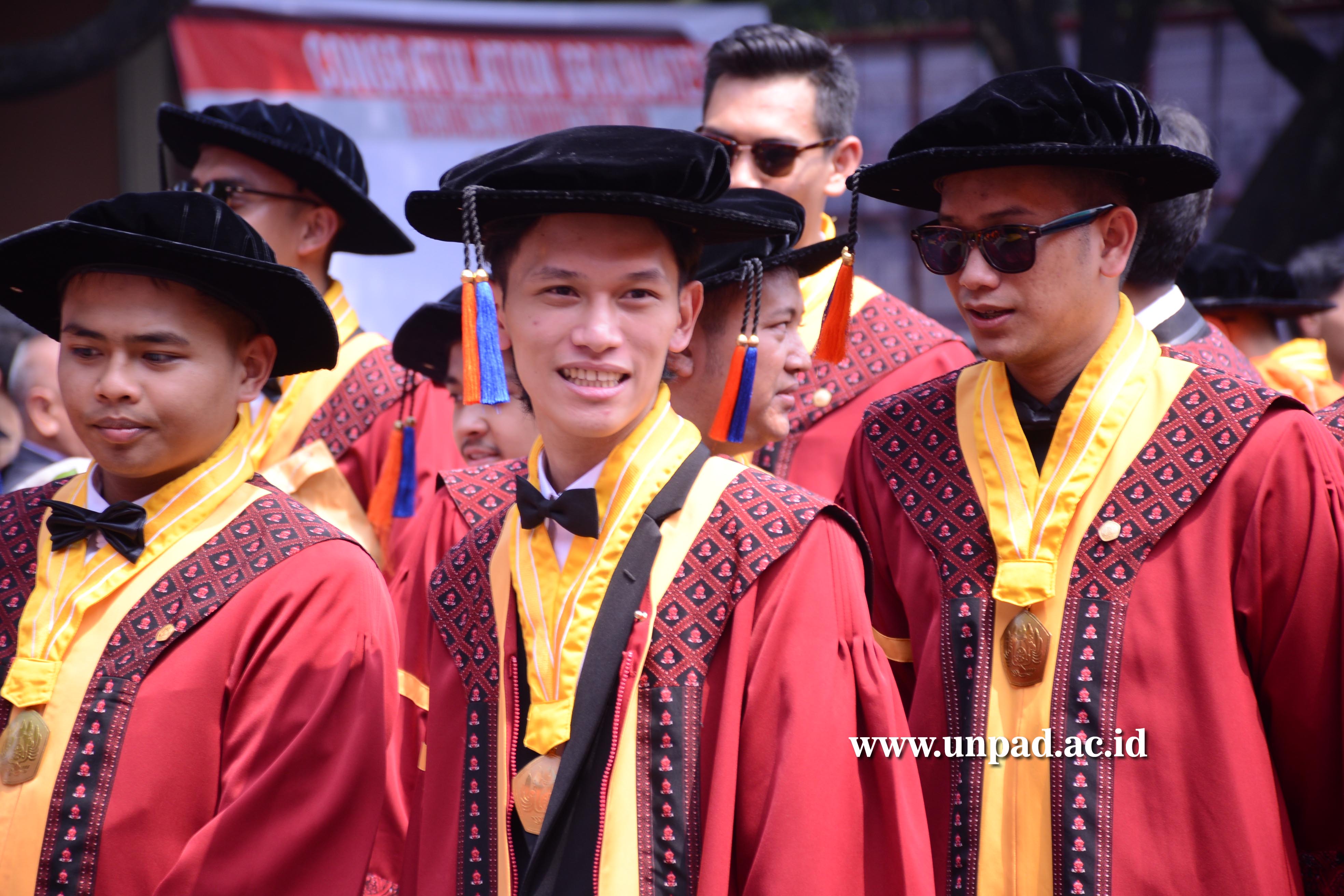 Detail Galeri Foto Wisuda Unpad Nomer 47