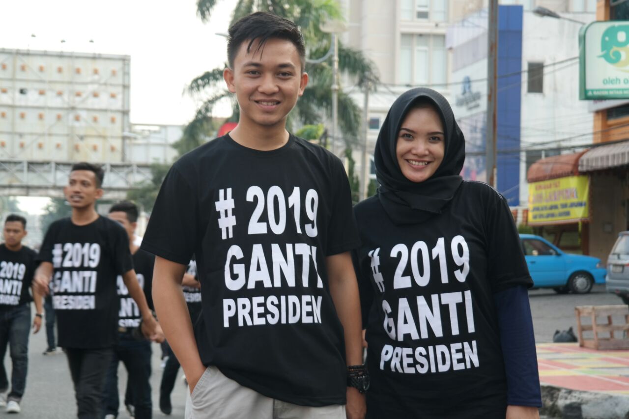 Detail Gambar 2019 Ganti Presiden Nomer 33