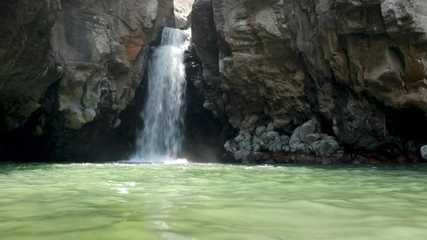 Detail Gambar 3d Air Terjun Di Tembok Nomer 31