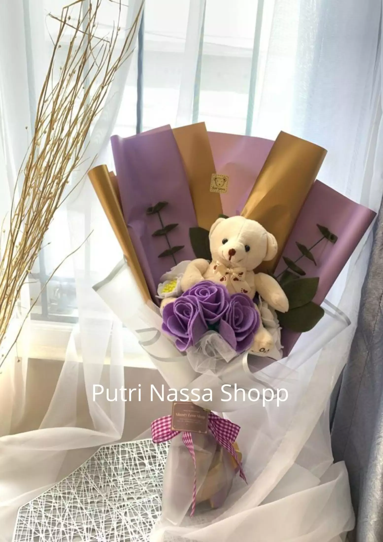 Detail Bunga Mawar Dan Boneka Nomer 23