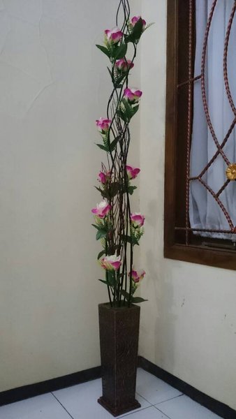 Detail Bunga Sudut Rumah Nomer 8