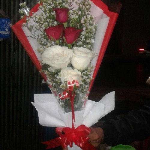 Detail Bunga Tangan Mawar Nomer 24