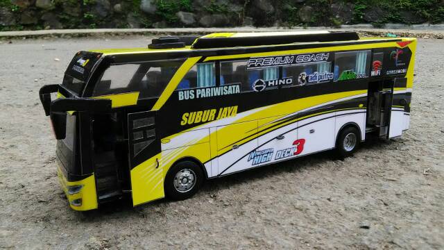 Detail Bus Warna Kuning Nomer 12