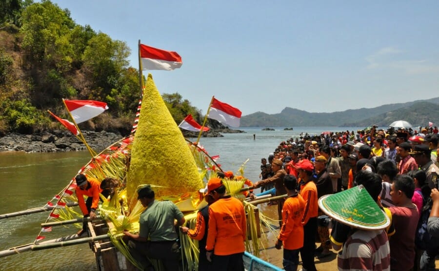 Detail Gambar Adat Istiadat Jawa Tengah Nomer 14