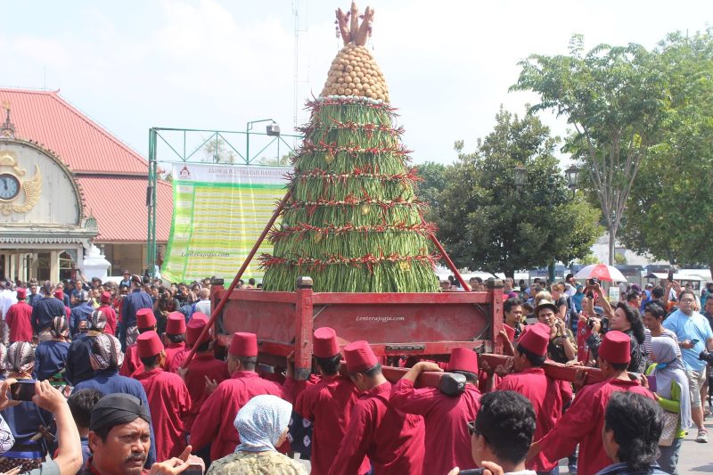 Detail Gambar Adat Istiadat Jawa Tengah Nomer 15