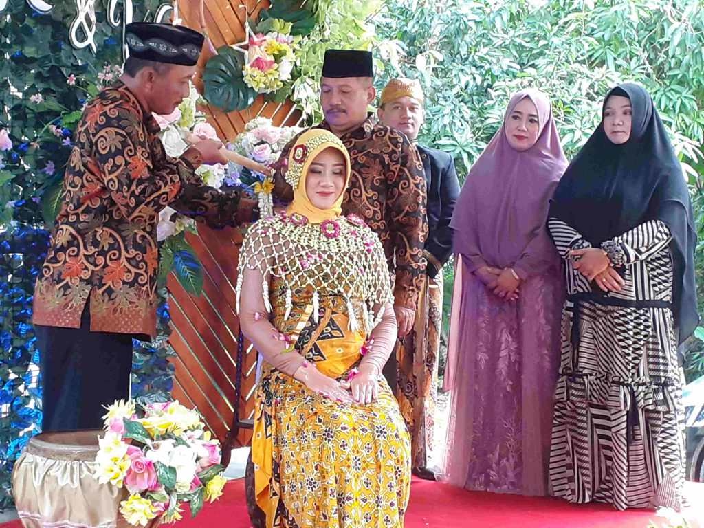 Detail Gambar Adat Istiadat Jawa Tengah Nomer 17