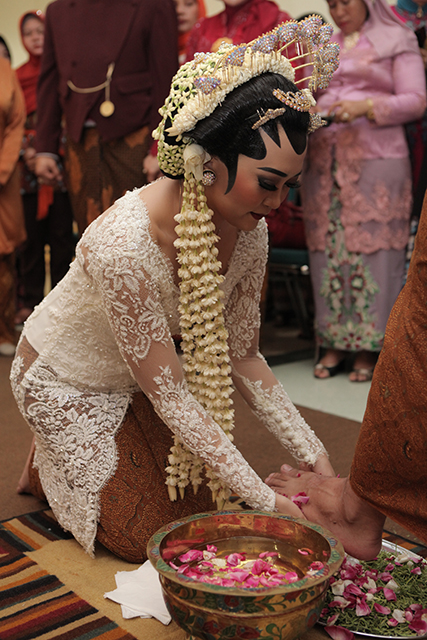 Detail Gambar Adat Istiadat Pernikahan Jawa Tengah Nomer 14