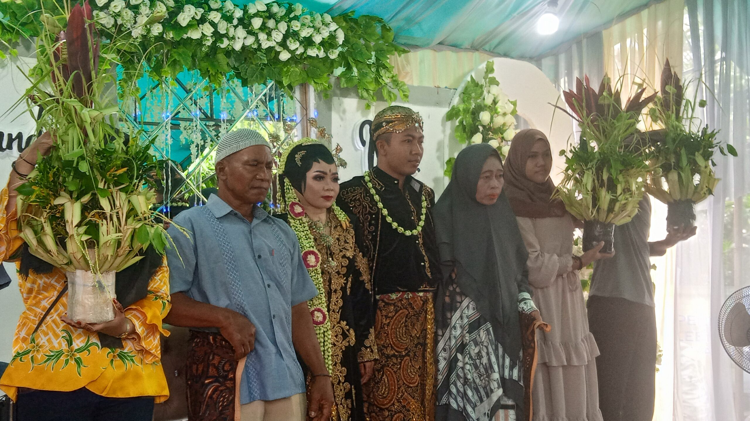Detail Gambar Adat Istiadat Pernikahan Jawa Tengah Nomer 37