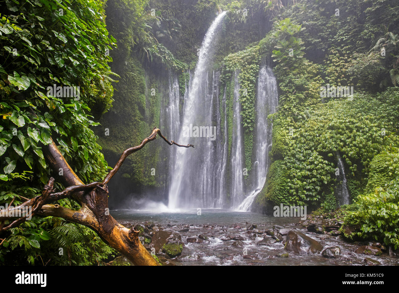 Detail Gambar Air Terjun Di Indonesia Nomer 15