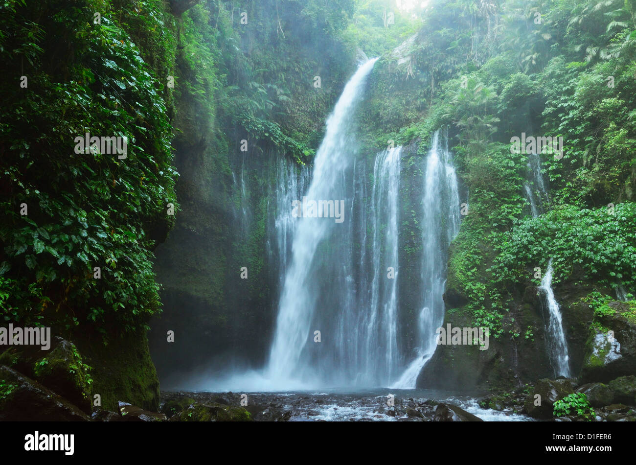 Detail Gambar Air Terjun Di Indonesia Nomer 21