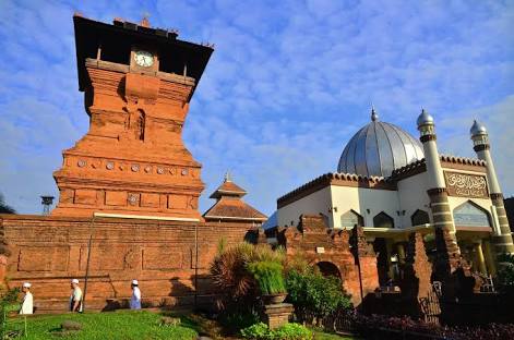 Detail Gambar Akulturasi Budaya Islam Dan Budha Nomer 3