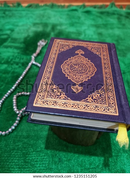 Detail Gambar Al Quran Dan Tasbih Nomer 6