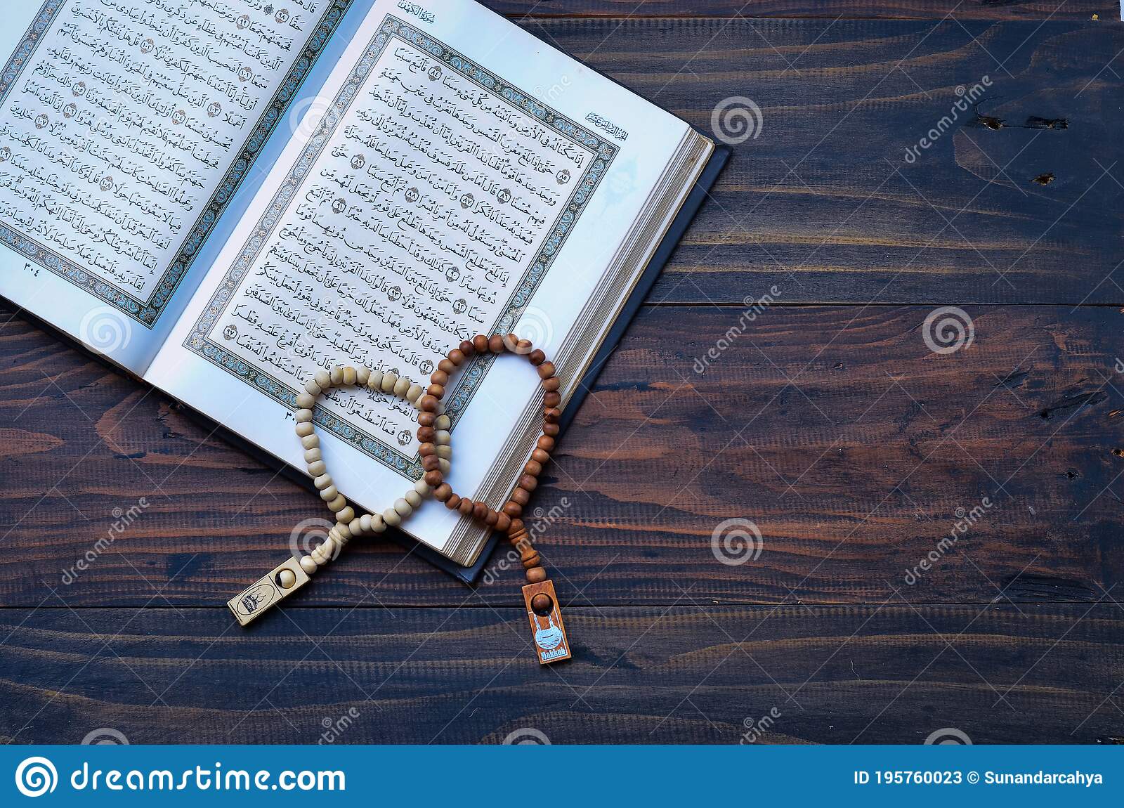 Detail Gambar Al Quran Dan Tasbih Nomer 51