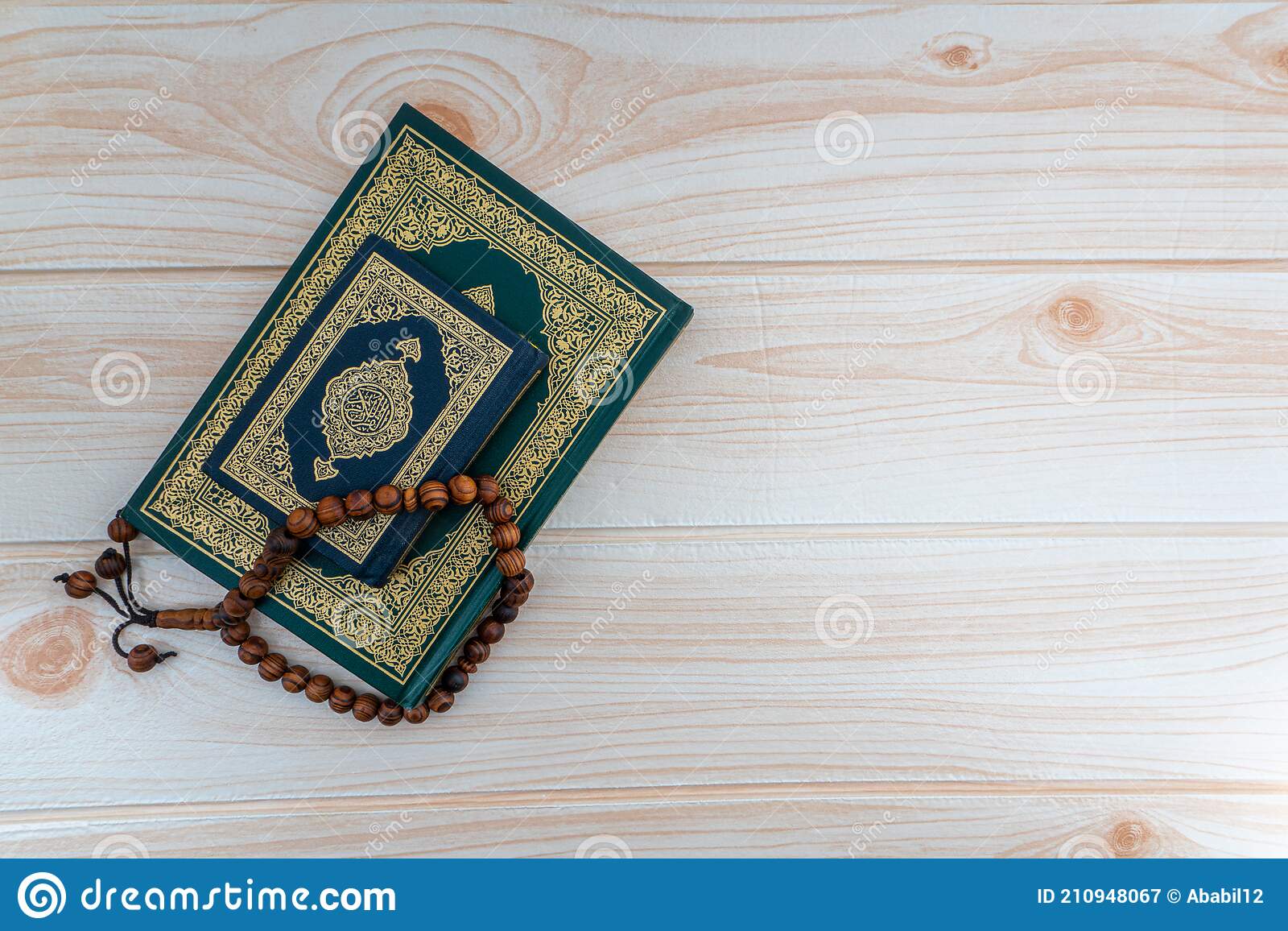 Detail Gambar Al Quran Dan Tasbih Nomer 53