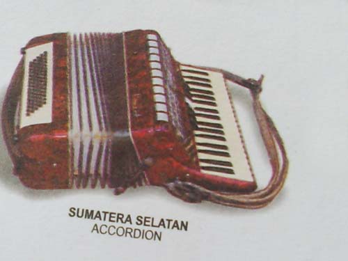 Detail Gambar Alat Musik Akordeon Nomer 31