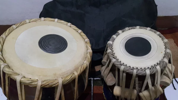 Detail Gambar Alat Musik Hindustan Tabla Nomer 11