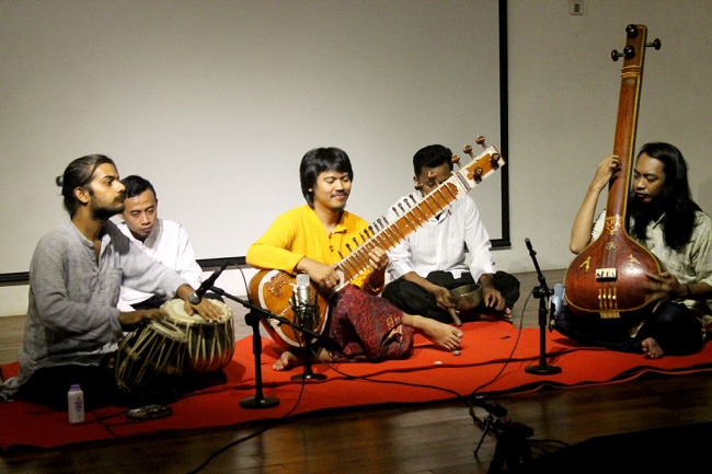 Detail Gambar Alat Musik Hindustan Tabla Nomer 17