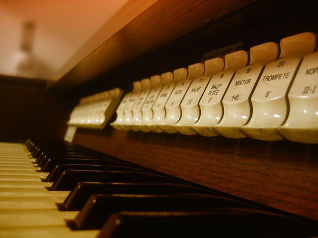 Detail Gambar Alat Musik Organ Nomer 40