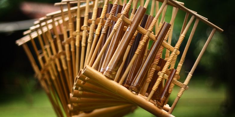 Detail Gambar Alat Musik Tradisional Angklung Nomer 10