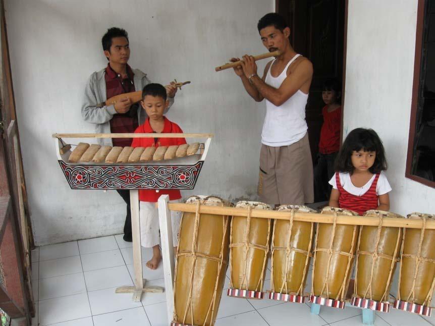 Detail Gambar Alat Musik Tradisional Batak Toba Nomer 28