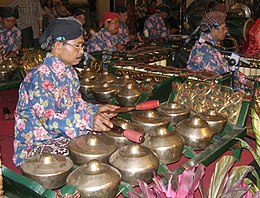 Detail Gambar Alat Musik Tradisional Gamelan Nomer 51