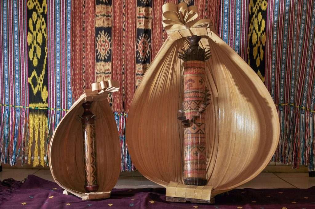 Detail Gambar Alat Musik Tradisional Kecapi Nomer 17