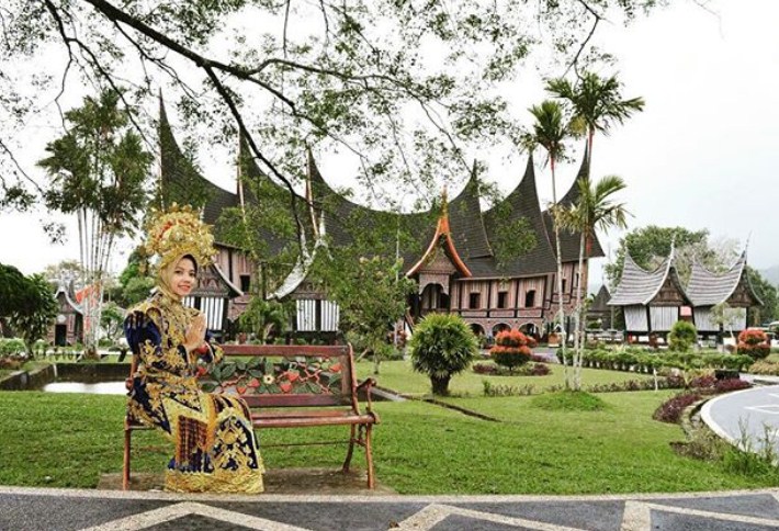 Detail Gambar Alat Musikpakaian Adatrumah Adattarian Daerah Riau Nomer 40