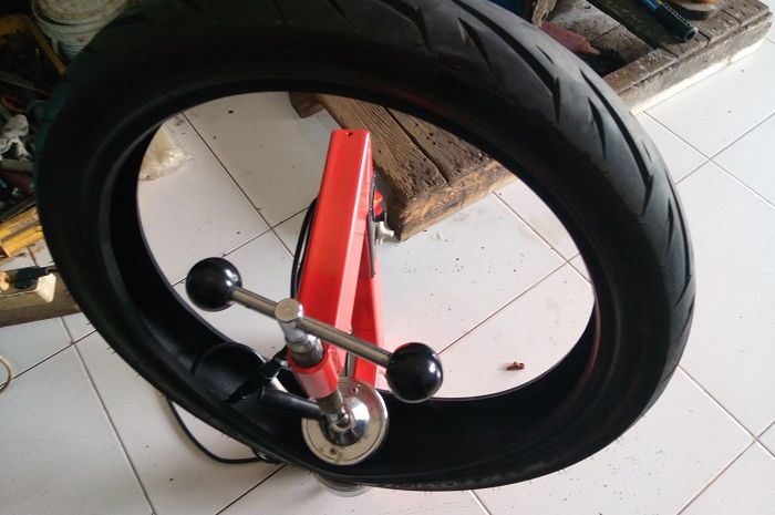 Detail Gambar Alat Tambal Ban Motor Nomer 25