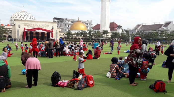 Detail Gambar Alun Alun Kota Bandung Nomer 7