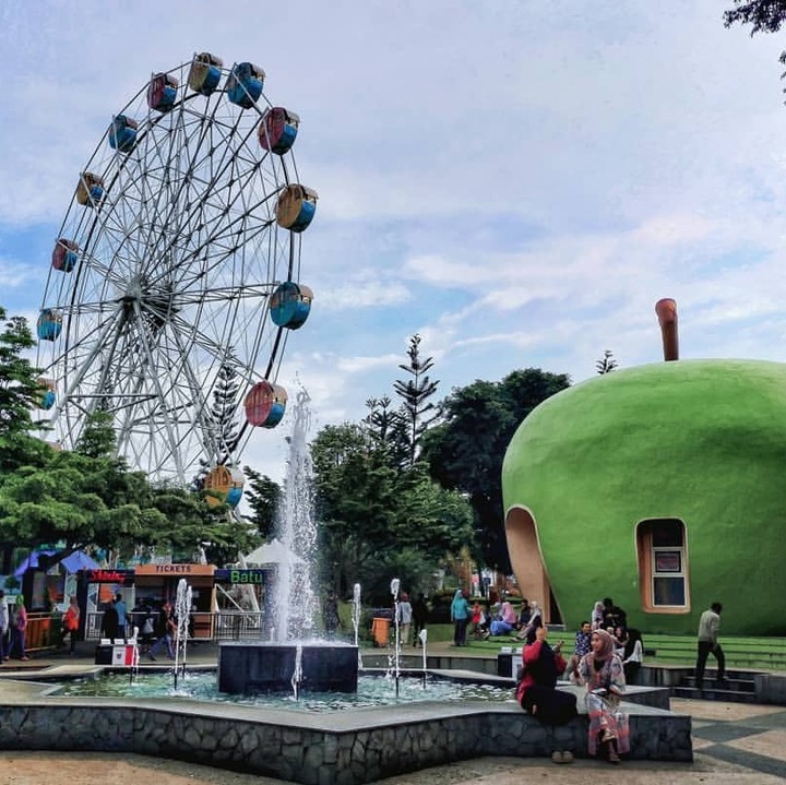 Detail Gambar Alun Alun Kota Batu Nomer 20