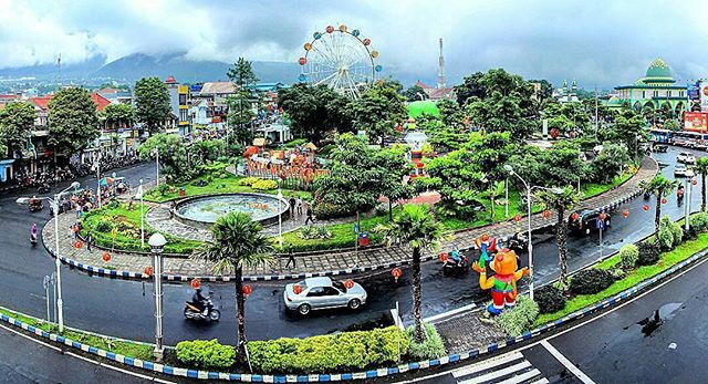 Detail Gambar Alun Alun Kota Batu Nomer 4