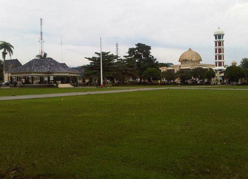 Detail Gambar Alun Alun Majalengka Nomer 31