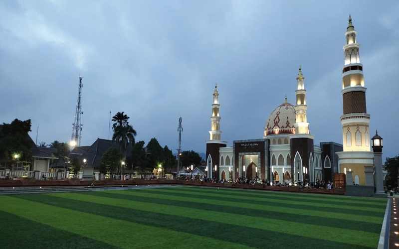 Detail Gambar Alun Alun Majalengka Nomer 4