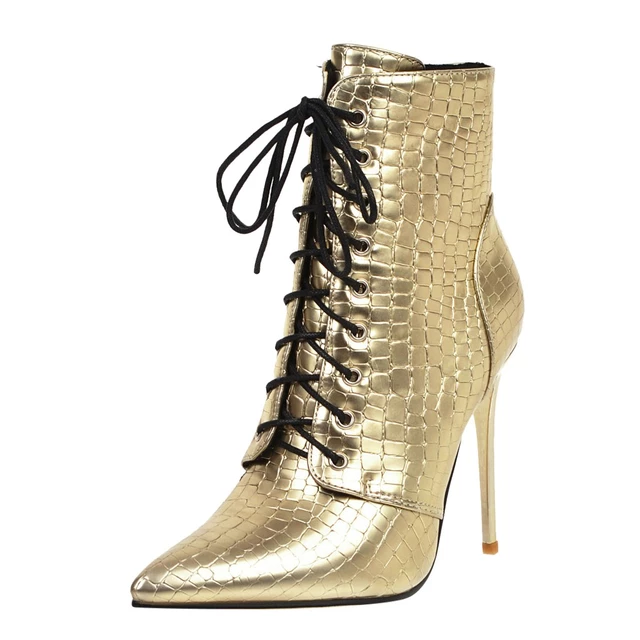 Detail Goldener Stiefel Nomer 8