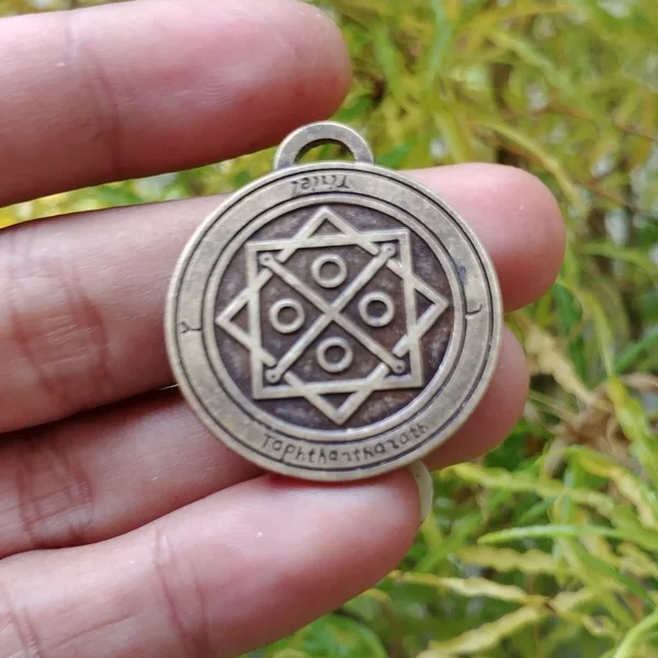 Detail Gambar Amulet Keberuntungan Nomer 42