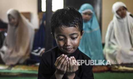 Detail Gambar Anak Anak Berdoa Nomer 37