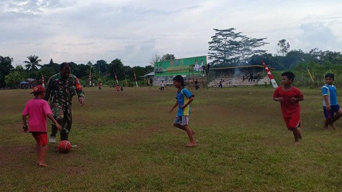 Detail Gambar Anak Anak Bermain Bola Nomer 40