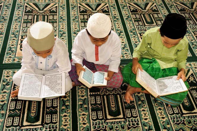 Detail Gambar Anak Baca Alquran Nomer 25