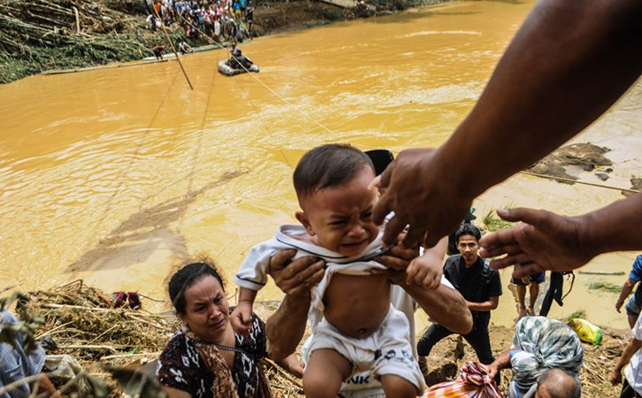 Download Gambar Anak Banjir Nomer 19