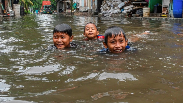 Detail Gambar Anak Banjir Nomer 22