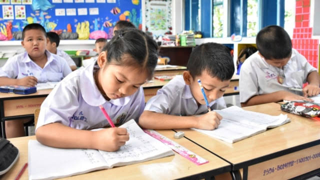 Detail Gambar Anak Belajar Di Sekolah Nomer 8