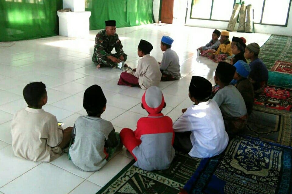 Gambar Anak Belajar Mengaji - 53+ Koleksi Gambar