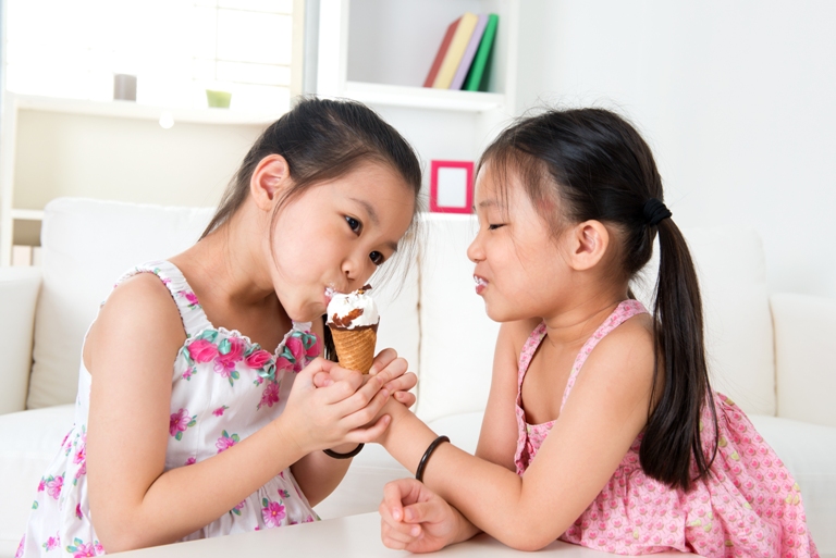 Detail Gambar Anak Berbagi Makanan Nomer 9