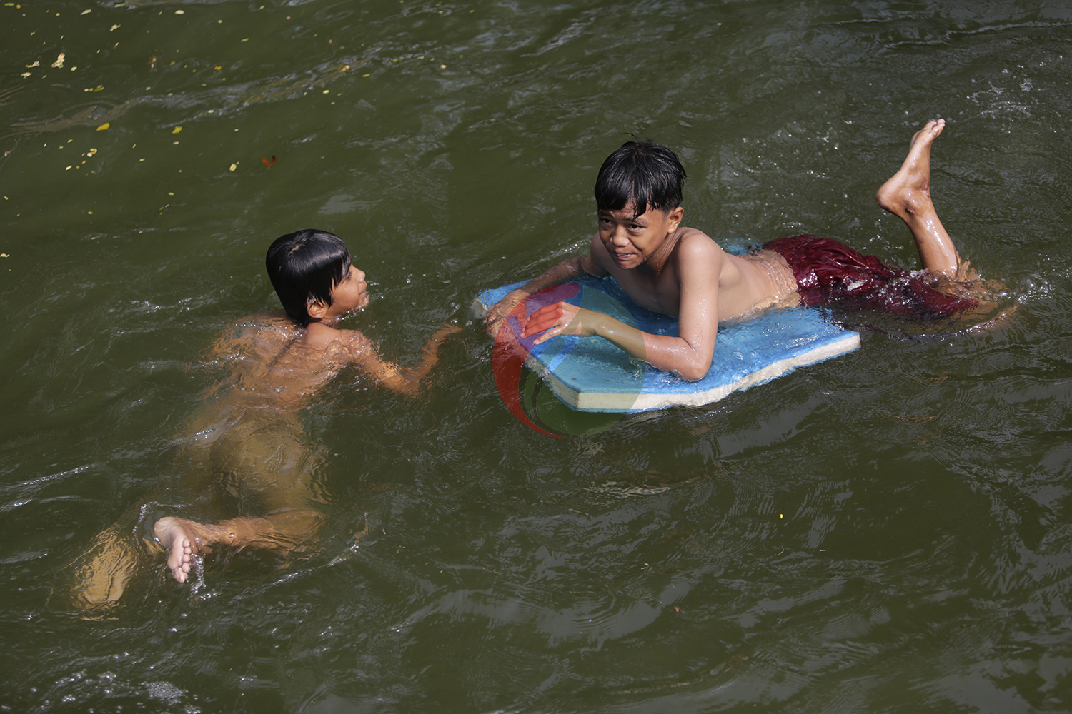 Gambar Anak Bermain Di Kali - KibrisPDR