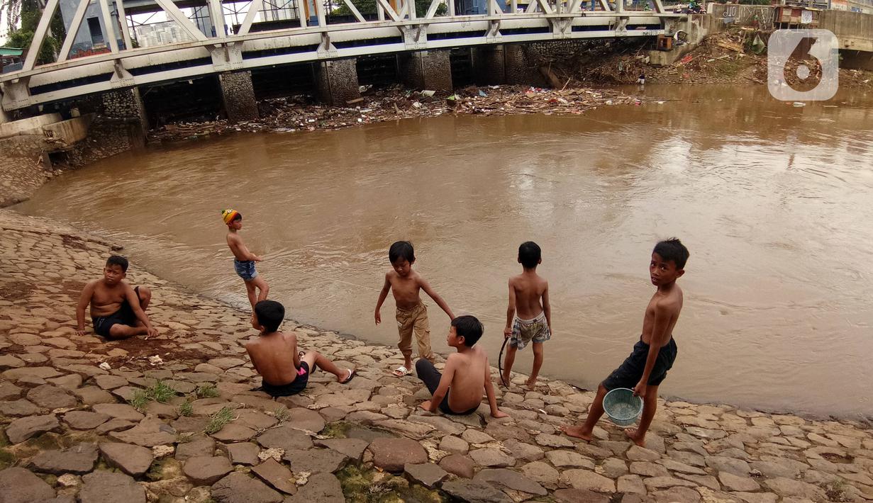 Detail Gambar Anak Bermain Di Kali Nomer 19